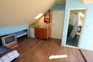 Апартаменты Apartments Porto Škver Херцег-Нови Стандартный трехместный номер-студио-3